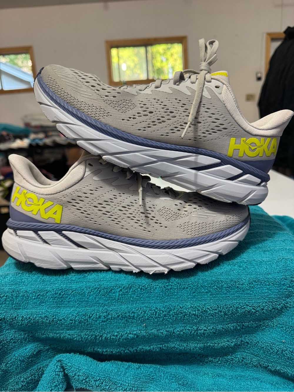 Hoka one one Women’s Clifton 7 running shoes size  9
